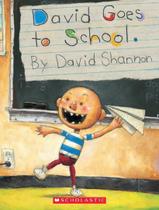 Livro - David Goes To School - SCHOLASTIC