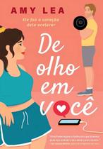 Livro De Olho em Você Amy Lea