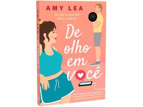 Livro De Olho em Você Amy Lea