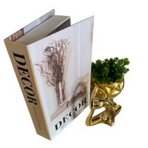 Livro decorativo 'Decor', mulher meditando e vaso dourado