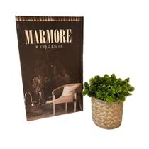Livro decorativo Marmore e vaso artesanal que imita palha