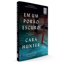 Livro - Em um porão escuro