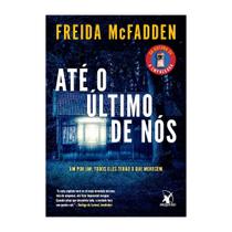 Livro físico, Até o último de nós, Freida McFadden autora da série a empregada