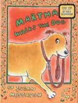 Livro - Martha Walks The Dog - HOUGHTON MIFFLIN TRADE