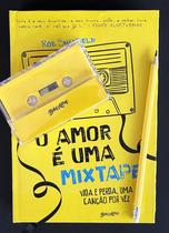 Livro - O amor é uma mixtape (Edição Limitada de Colecionador) Livro - O amor é uma mixtape (Edição Limitada de Colecionador)