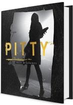 Livro - Pitty Cronografia : Uma Trajetória em Fotos Música Rock and Roll Capa Dura - Ideal