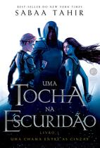 Livro - Uma tocha na escuridão (Vol. 2 Uma chama entre as cinzas)