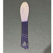 Lixa Dupla Face Para os Pés 21cm Cabo Coração Prática C554 Lixa Dupla Face Para os Pés 21cm Cabo Coração Prática C554
