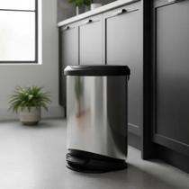 Lixeira com pedal borda trava saco label inox 45 litros Lixeira com pedal borda trava saco label inox 45 litros