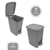 Lixeira com Pedal Trama Rattan 7 litros Cinza Design moderno e funcional para seu ambiente