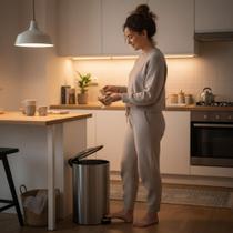 Lixeira Inox 12L Slim Redonda com Pedal Powermaid para Cozinha e Banheiro