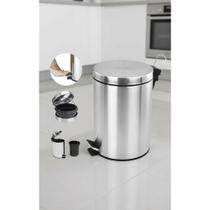 Lixeira Inox 5L: Elegância e Higiene com Pedal Prático