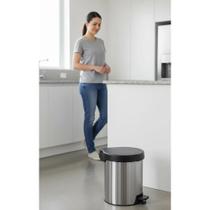 Lixeira Inox com Pedal 5L Preta: Prática e Elegante