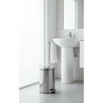 Lixeira Inox Pedal 20L: Modernidade e Higiene Sem Esforço Lixeira Inox Pedal 20L: Modernidade e Higiene Sem Esforço