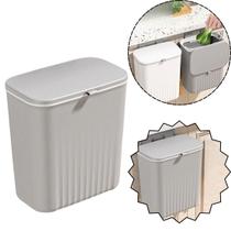 Lixeira Plástica Suspensa com Tampa 9 Litros, Sem Furos, Ideal para Cozinha com Suporte de Parede e Porta