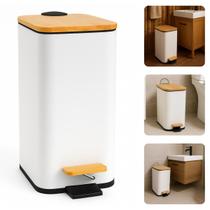 Lixeira Retangular Branco Fosco Com Bambu De Pedal 5 Litros Soft Close Metal Banheiro Lavabo