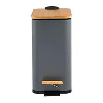 Lixeira Retangular Cinza C/ Cesto Interno e Pedal e Tampa de Bambu 5 Litros