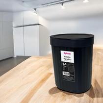 Lixeira Xplast 2,5L Preta Compacta Plástico para Pia com Tampa