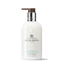Loção para mãos Molton Brown Coastal Cypress & Sea Fennel 300ml Loção para mãos Molton Brown Coastal Cypress & Sea Fennel 300ml
