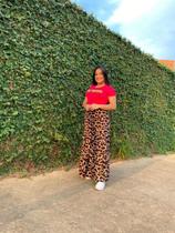 Look saia de onça com t-shirt