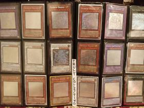 Lote de cartas colecionáveis YU-GI-OH! 400 Premium com 11 Holos e 25 Rares