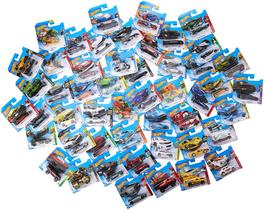 Lote de sortimento de 50 carros e caminhões Hot Wheels fundidos sob pressão