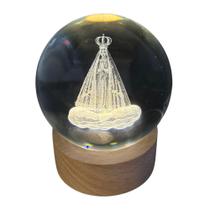 Luminária 3D Mesa Ambiente Bola Cristal Base Madeira Nossa Senhora Aparecida