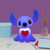 Luminária Abajur De Mesa Infantil Stitch Coração Disney Usare Bivolt 3D Led Decorativa Casa Sala Quarto Escritório Rack Estante Menino Menina Presente