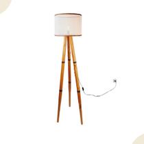 Luminária Abajur de Piso Pés Torneados Cúpula Com Acabamento Material Sintético Marrom Luminária Abajur de Piso Pés Torneados Cúpula Com Acabamento Material Sintético Marrom