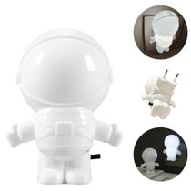 Luminária Abajur de Tomada Astronauta Bivolt Infantil LED