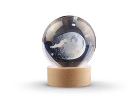 Luminária Abajur Globo Astronauta LED USB Enfeite Decorativo Esfera de Vidro 3D Base de Madeira