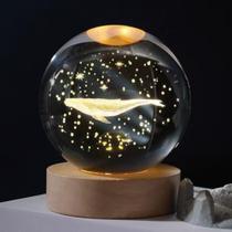 Luminária Bola de Cristal De Mesa LED Base Madeira Enfeite Decorativo Casa Luz Colorido 8CM