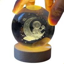 Luminária Bola de Cristal Decorativa Menino na Lua Led 3d