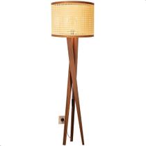 Luminária de Chão Paris com Pés de Madeira e Tela Indiana Marrom 158cm Luminária de Chão Paris com Pés de Madeira e Tela Indiana Marrom 158cm