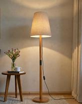 Luminária de Chão Retrô Madeira Maciça 164cm Abajur de Piso Cúpula Tecido Palha Sala Quarto Decorativa