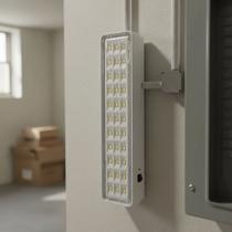Luminária De Emergencia 30 Leds 2w Branco Frio CTB