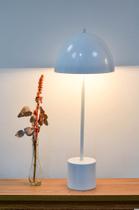 Luminária de Mesa Abajur Fixo Komaco Slim Luminária de Mesa Abajur Fixo Komaco Slim