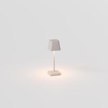 Luminária de Mesa Abajur LED Mini QD Interlight - Portátil Sem Fio - Nude Luminária de Mesa Abajur LED Mini QD Interlight - Portátil Sem Fio - Nude
