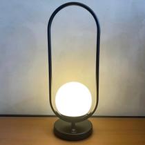 luminária de mesa abajur Oval Com Interruptor de alumínio bivolt com Vidro Globo branco fosco 12cm