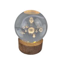 Luminária De Mesa Astronauta Com Base De Madeira Led Usb