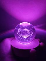 Luminária De Mesa Bola Pequena Cristal 3d Led Colorido - Abajur Sala Quarto Escritório Espaço Estrelas