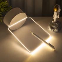 Luminária De Mesa Com Led E Caneta para Escrever Luminária De Mesa Com Led E Caneta para Escrever