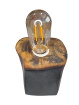 Luminária de mesa em madeira com lâmpada led