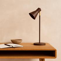 Luminária de Mesa Emma Com Cúpula Articulada Luminária de Mesa Emma Com Cúpula Articulada