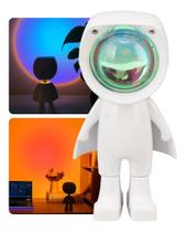 Luminária De Mesa Infantil Projetora De Luzes Astronauta Led