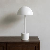 Luminária de Mesa Komaco Slim com Cúpula Fixa e Design Elegante