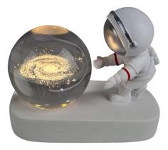 Luminária De Mesa Led Astronauta Com Globo Galáxia