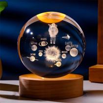 Luminária de Mesa LED Bola de Cristal 3D com Base de Madeira Design Astronômico Gravação a Laser
