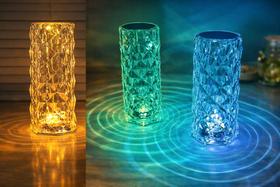 Luminária de Mesa LED Multicor Cristal Decorativa Com USB 21cm Luminária de Mesa LED Multicor Cristal Decorativa Com USB 21cm