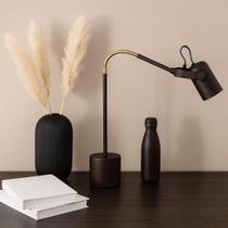 Luminária de Mesa Nelle com Cúpula Articulada e Design Moderno
